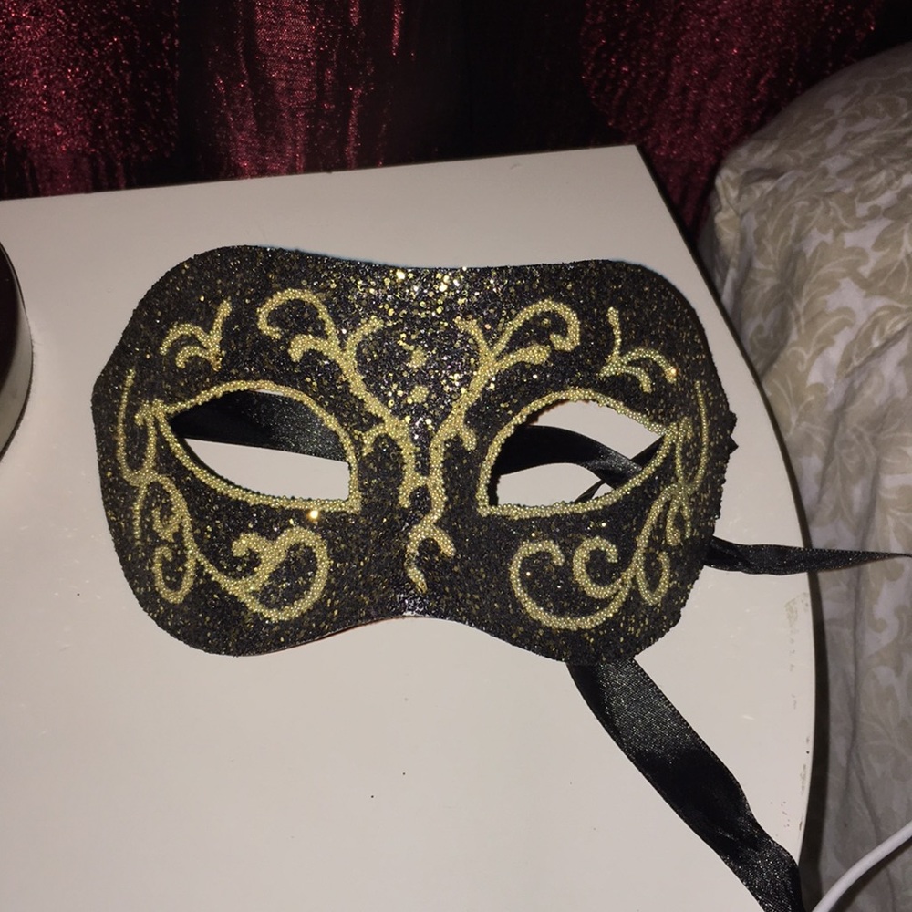 Masquerade mask
